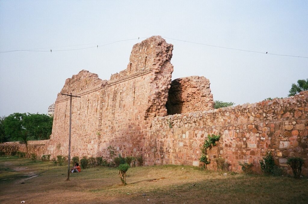 Remains associated with Siri, the fortified city founded by Alauddin Khalji.