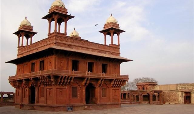 Reign of Akbar (1556–1605)