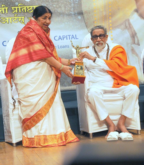 Bal Thackeray and Lata Mangeshkar at 70th Master Dinanath Mangeshkar Awards (6).jpg — related to She Wanted a Share