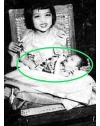 Picture of Shah Rukh Khan and sister