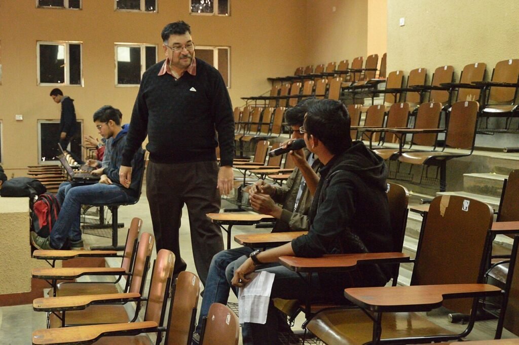 Ashwin Baindur - Wikipedia Academic Presentation - Bhaskaracharya Hall - Indian Institute of Technology - Kharagpur - West Midnapore 2015-01-24 4963.JPG — related to The Pearl in the Water Clock