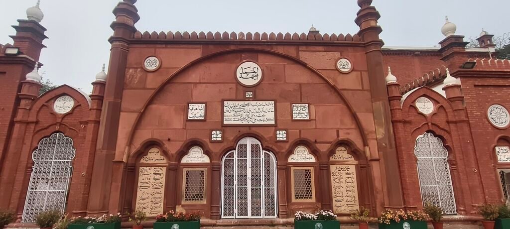 Entrance of Sir Syed Ahmad Khan’s tomb, Aligarh.jpg — related to The Man Who Read the Ruins