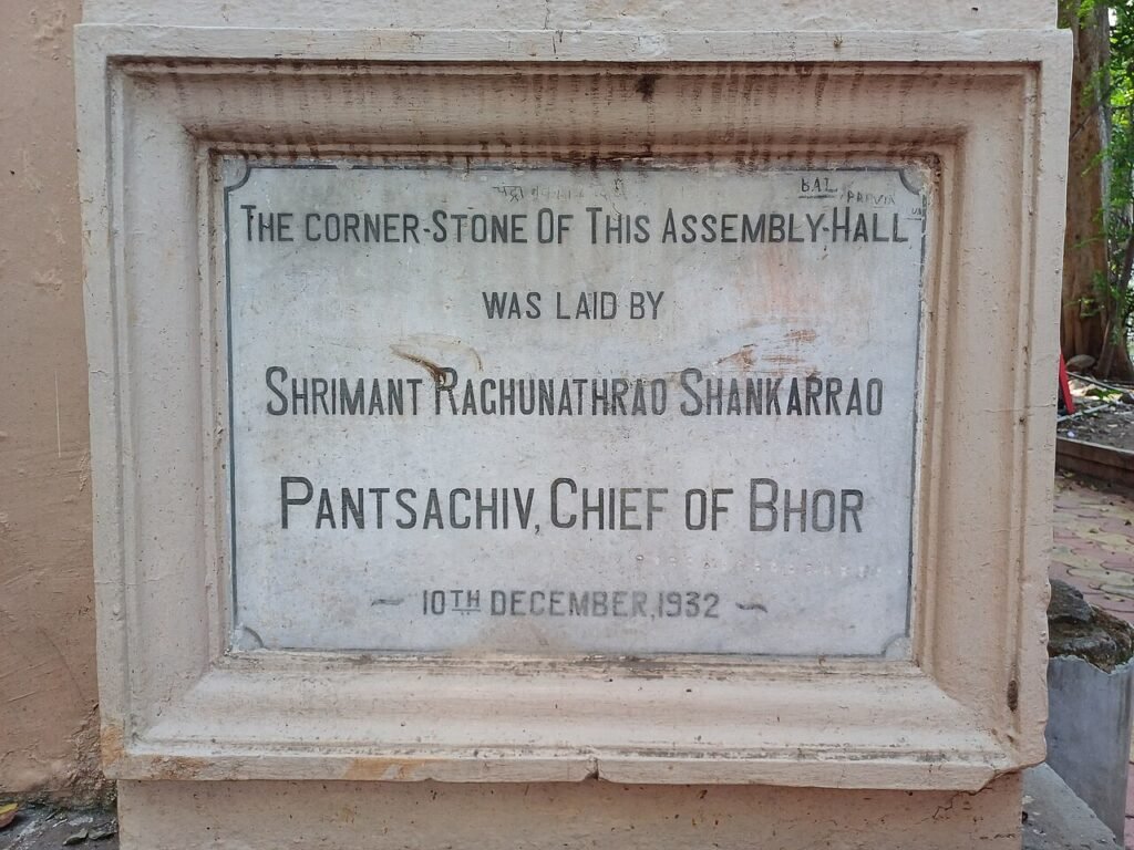 Plaque of Lady Ramabai Hall, S. P. College.jpg — related to The Pandita Who Built a Mission