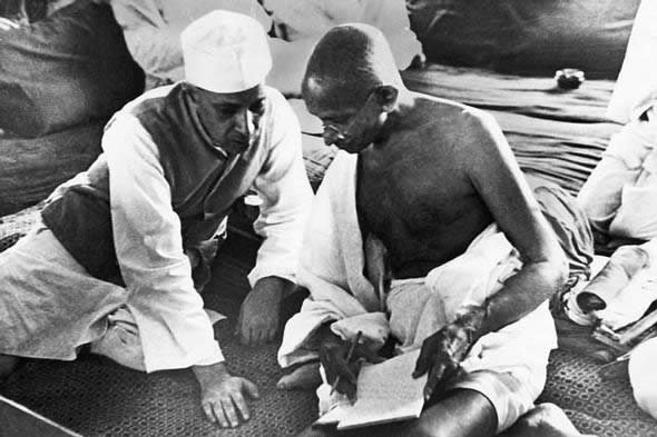 Mahatma Gandhi and Jawaharlal Nehru at the AICC session in Bombay on 8 August 1942